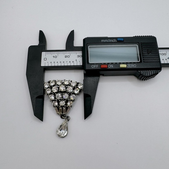 VINTAGE Crystal Dangle Brooch - Picture 10 of 10